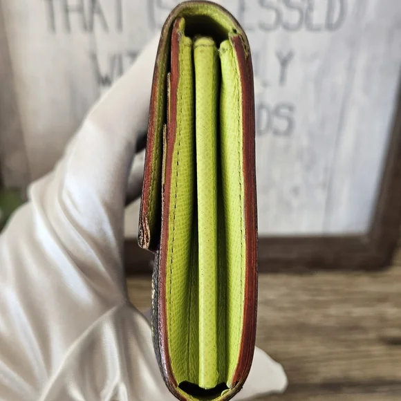 Louis Vuitton Murakami Monogram Sarah Wallet with Elegant Crossbody Chain - Picture 4 of 11